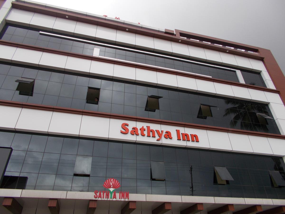 Sathya Inn Guruvāyūr Exteriör bild