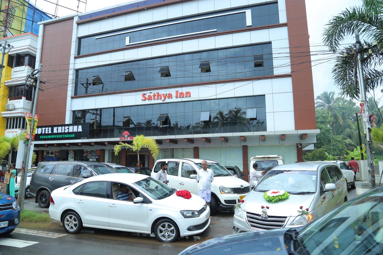 Sathya Inn Guruvāyūr Exteriör bild