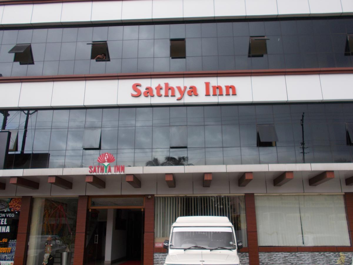 Sathya Inn Guruvāyūr Exteriör bild