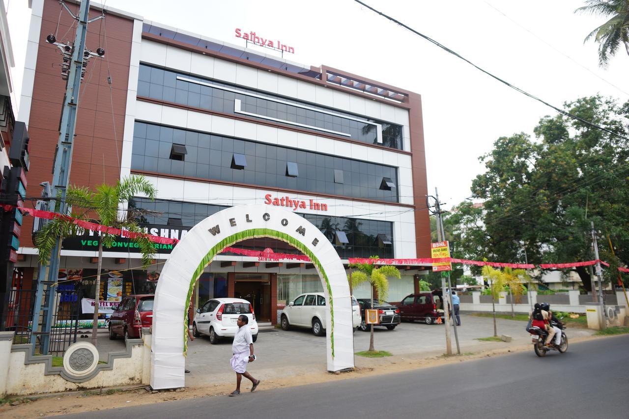 Sathya Inn Guruvāyūr Exteriör bild