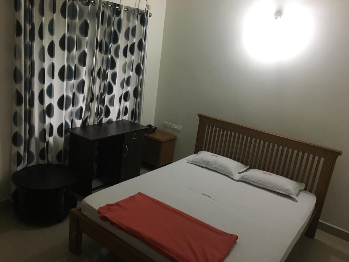 Sathya Inn Guruvāyūr Exteriör bild