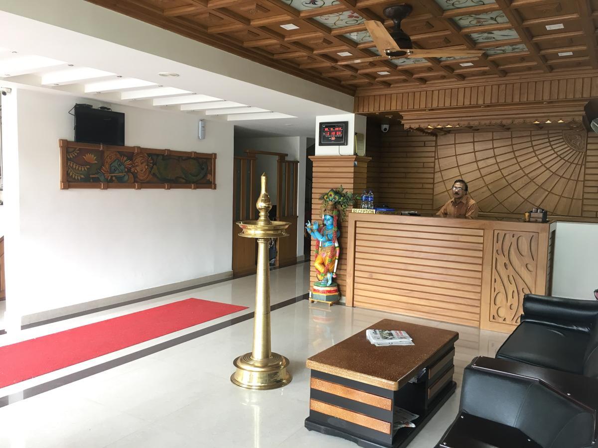 Sathya Inn Guruvāyūr Exteriör bild