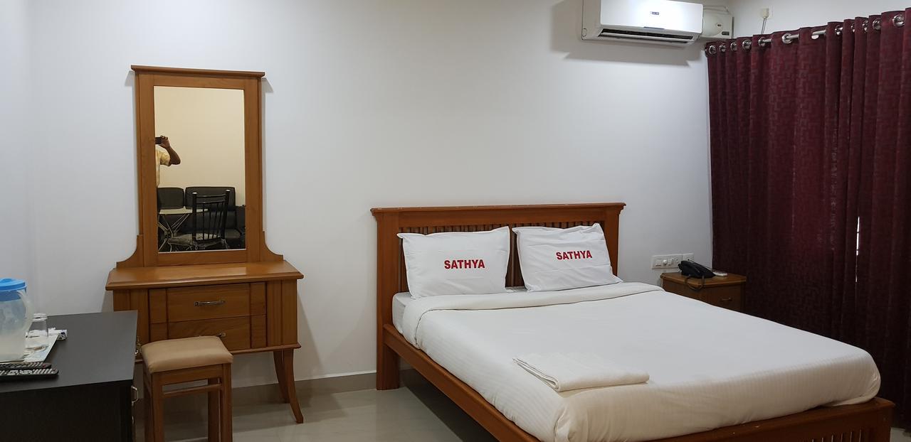 Sathya Inn Guruvāyūr Exteriör bild
